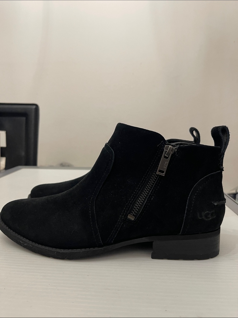 UGG AUREO II CONVENIENT SIDE ZIPPER ANKLE BOOTS WOMENS SIZE 9
